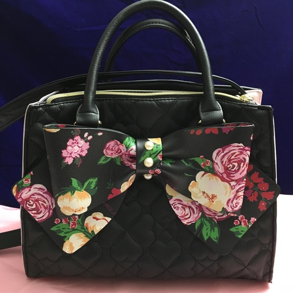 Betsey Johnson Handbags - EUC BETSEY JOHNSON BAG